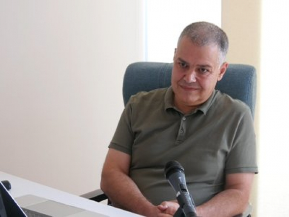 Այդկերպ Սահմանադրությանը կարող են վերաբերվել միայն սկսնակ քաղաքական գործիչները. Դավիթ Հարությունյան (տեսանյութ)